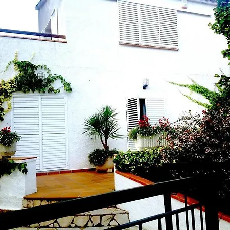 Casa A Amb Jardi I Piscina Privada.