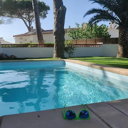 Holiday home Casa A Amb Jardi I Piscina Privada. *